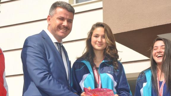 Osman Ulubaş Anadolu Lisesi Başarılı Sporcuları Ödüllendirildi