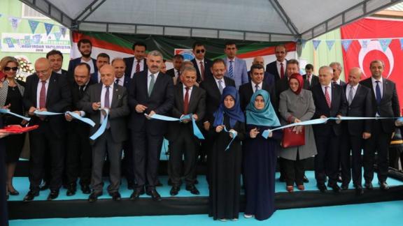 Ali Rıza Özderici Kız İmam Hatip Lisesi´ne Melikgazi Belediyesi tarafından yaptırılan çok amaçlı salon açılışı yapılmıştır.