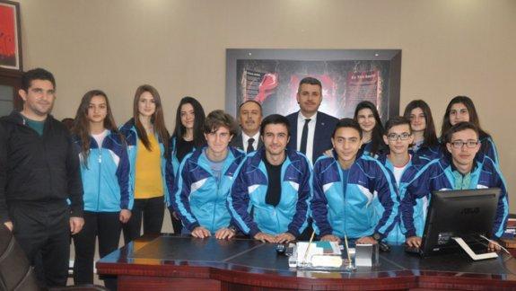 Osman Ulubaş Anadolu Lisesi Teniste Kız Erkek Takımı Kayseri Şampiyonu Oldu