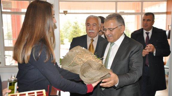 Melikgazi Belediye Başkanı Dr.Memduh BÜYÜKKILIÇ´ın Necdet Taş Anadolu Lisesi Ziyareti...