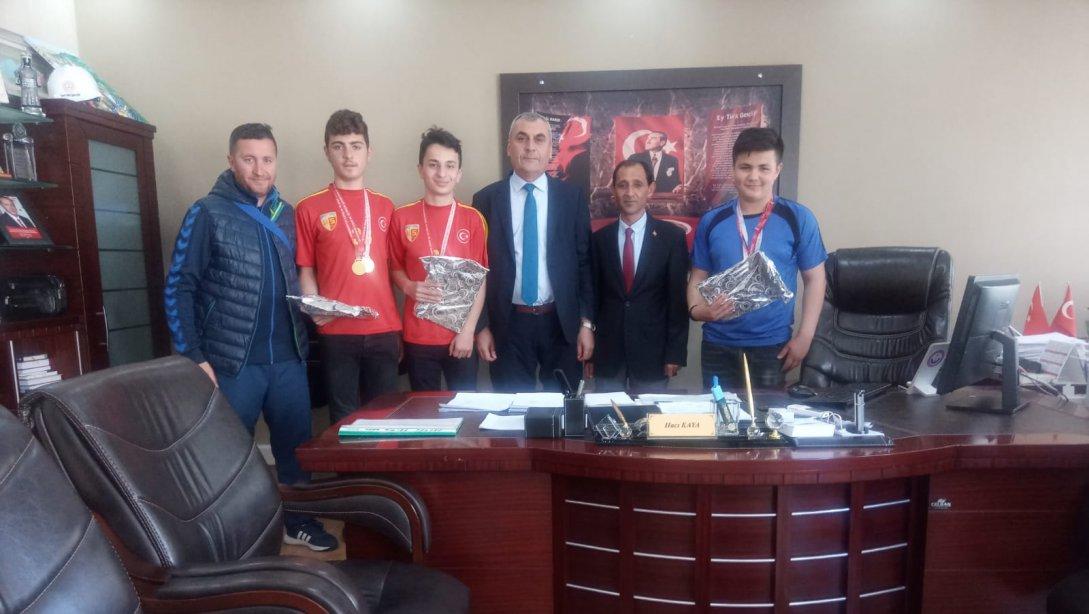Türkiye Şampiyonasında İlimizi Temsil Edecek  İbrahim Yüzbaşıoğlu Ortaokulu Öğrencilerinden Ziyaret.