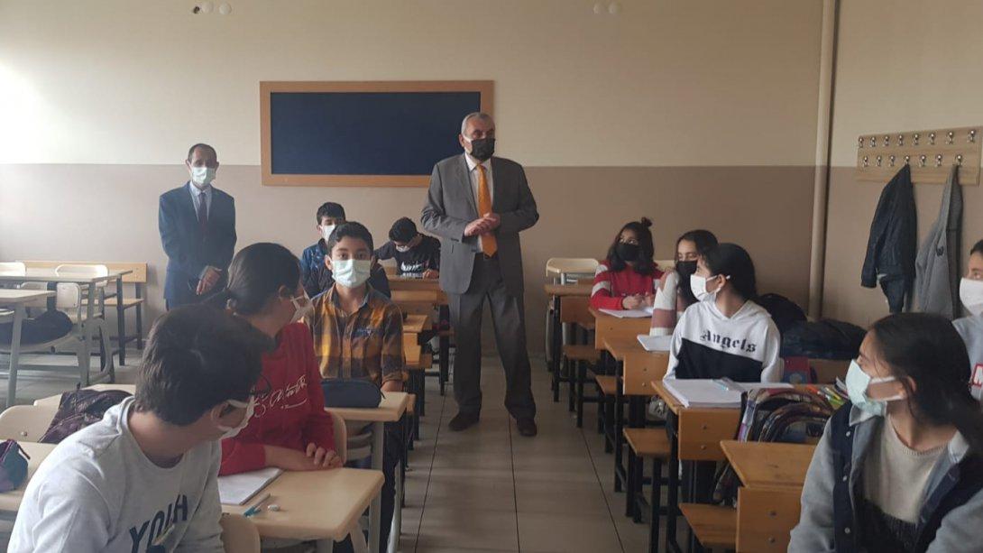 İlçe Milli Eğitim Müdürümüz Sayın Hacı KAYA İbahim Yüzbaşıoğlu Ortaokulunu Ziyaret etti.
