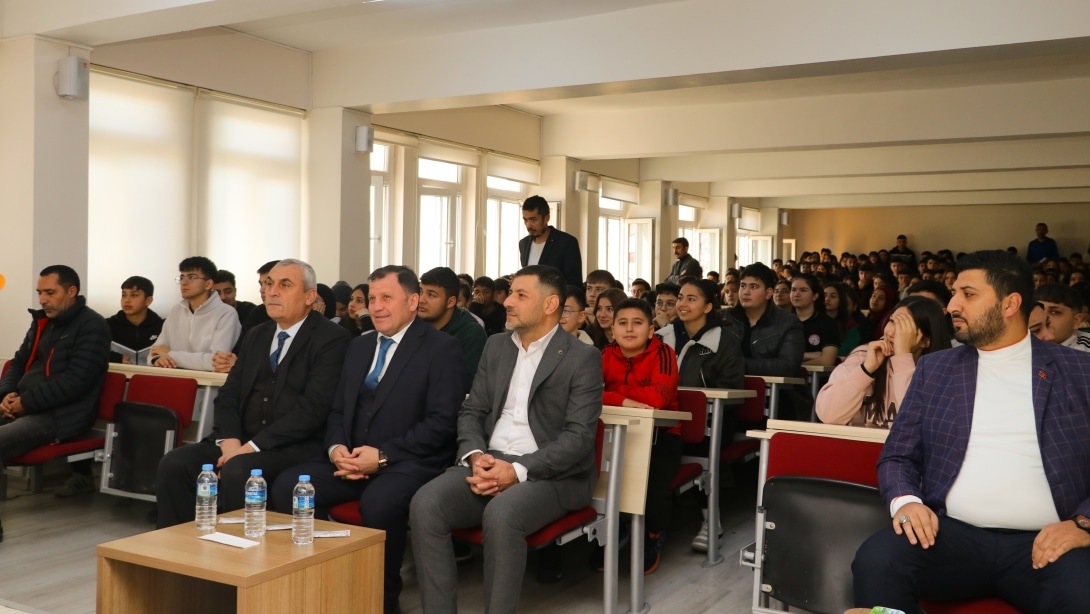 Gençlik ve Spor İl Müdürü Ali İhsan KABAKÇI ve İlçe Milli Eğitim Müdürümüz Hacı KAYA  Köprü Projeleri  altında 