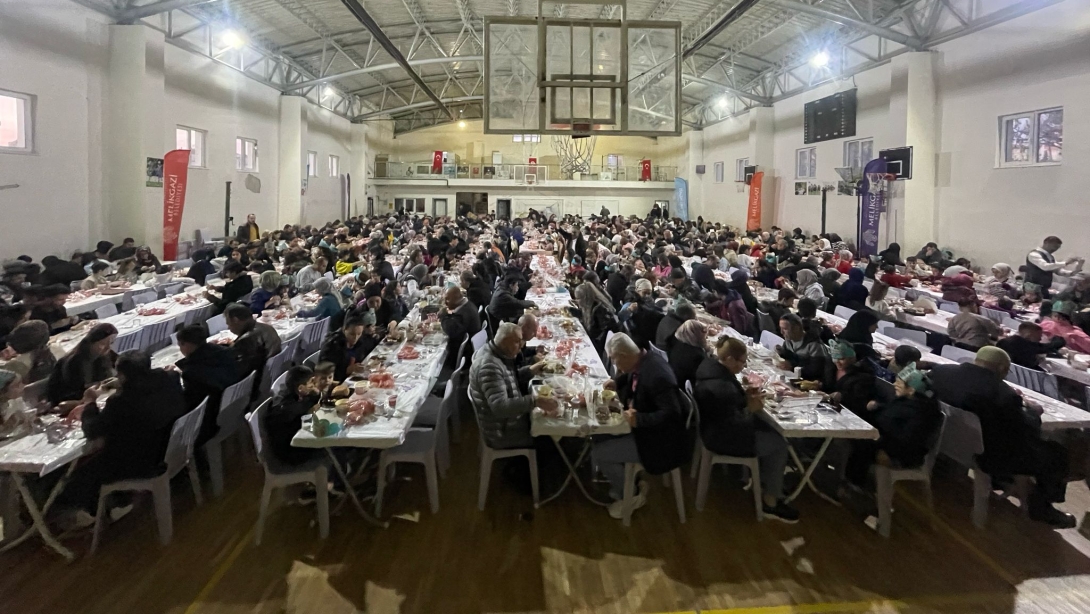 Melikgazi Belediyesi'nden Öğrenci Velilerine Toplu İftar Programı